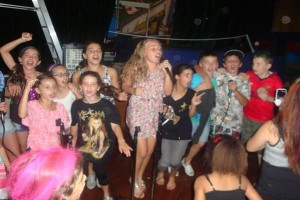 disco-karaoke-teen-party-singing